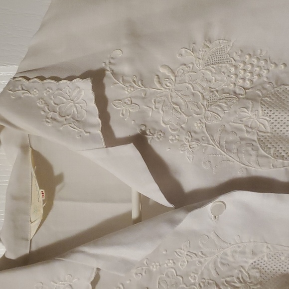 🔴 Hand embroidered white blouse - Picture 4 of 4